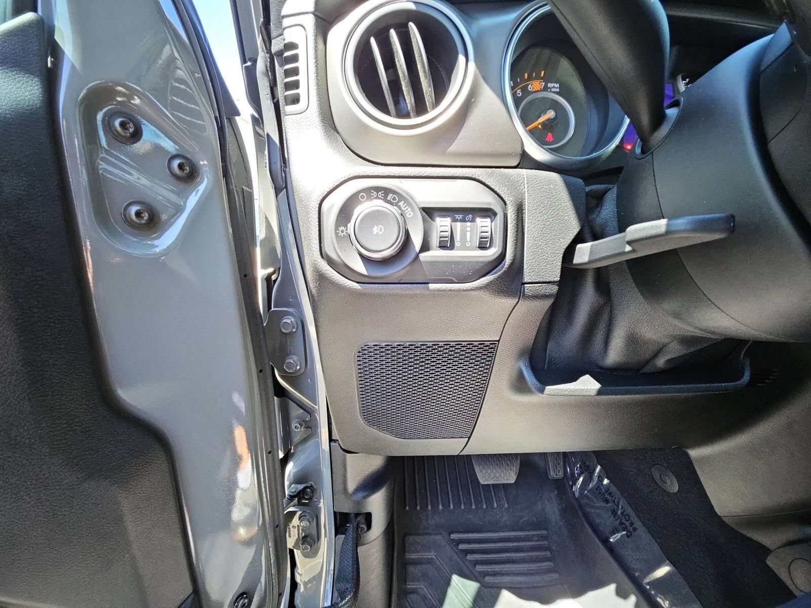 Used 2018 Jeep Wrangler Unlimited Sport S AWD/4WD image 23