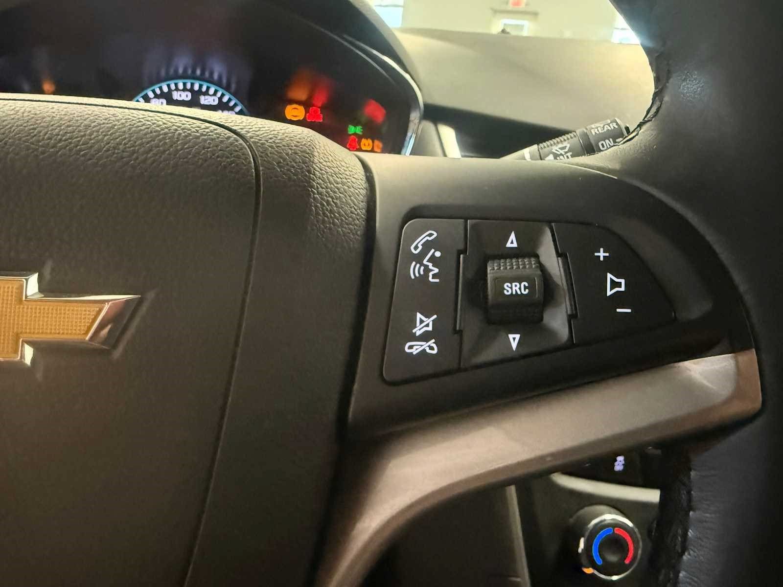 Used 2020 Chevrolet Trax LT w/ LT Convenience Package AWD/4WD image 30