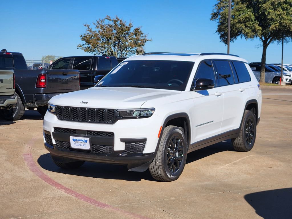 New 2025 Jeep Grand Cherokee L Altitude image 2