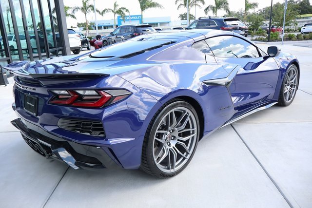 Used 2025 Chevrolet Corvette Z06 image 3