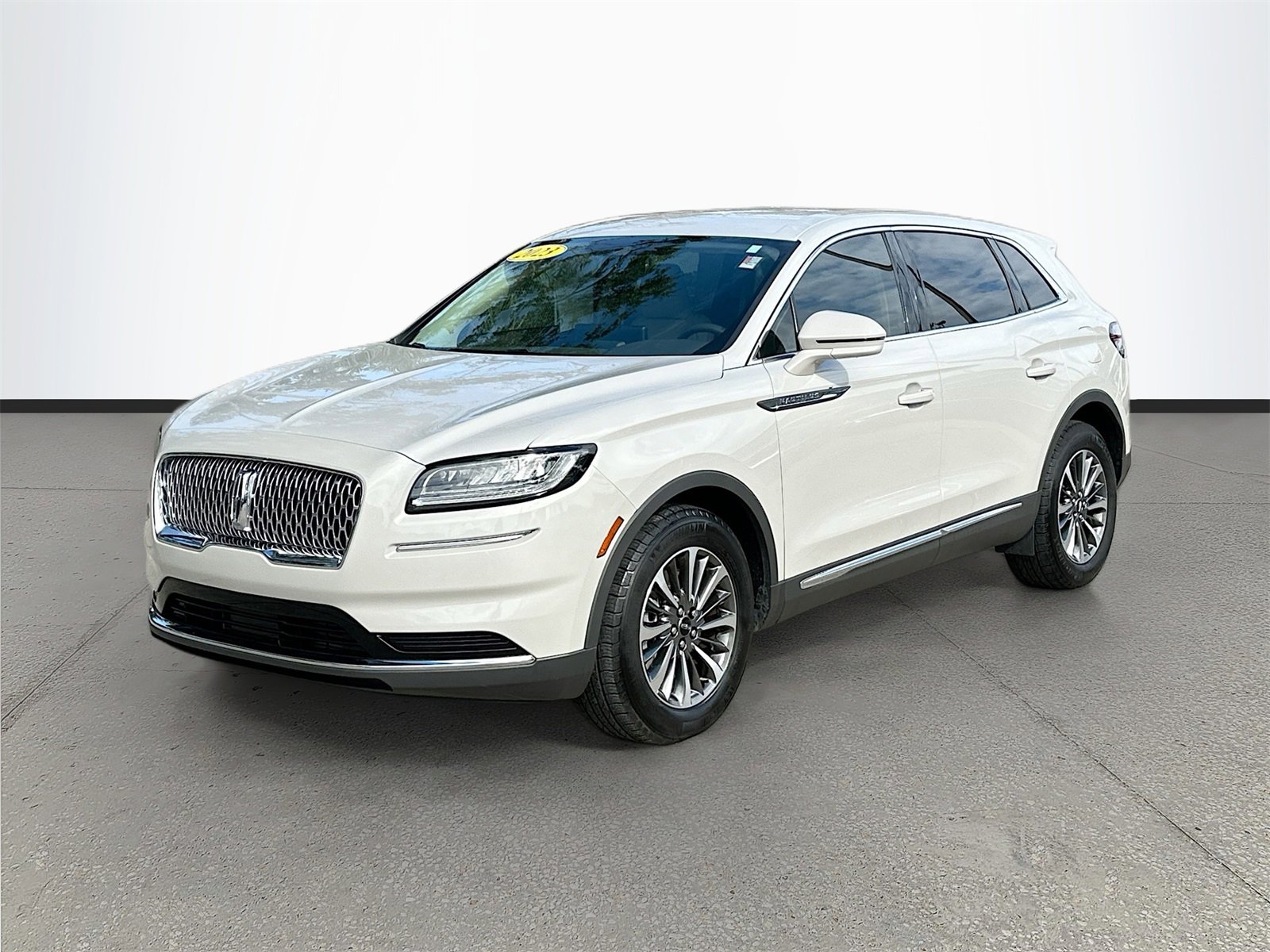 Used 2023 Lincoln Nautilus AWD w/ Premium Package image 3