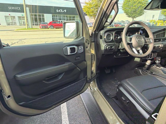 New 2026 Jeep Wrangler Unlimited Sahara AWD/4WD image 11