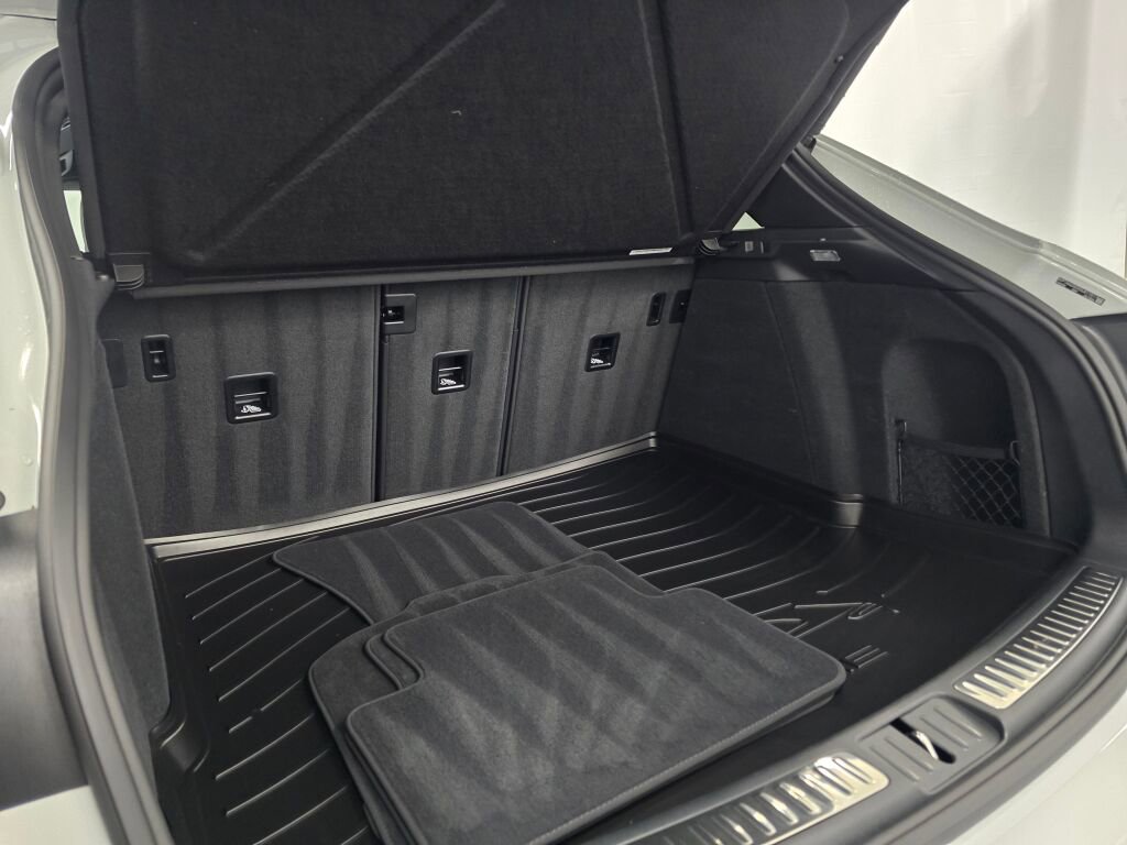 Certified 2025 Porsche Macan image 23