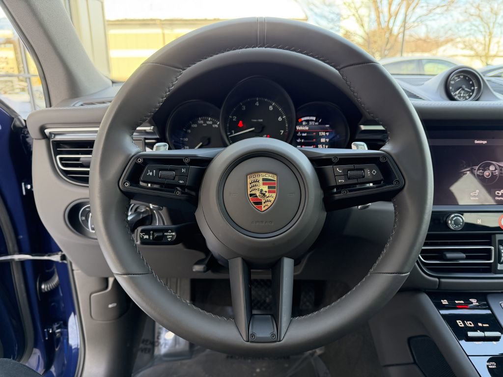 Used 2024 Porsche Macan BASE image 30
