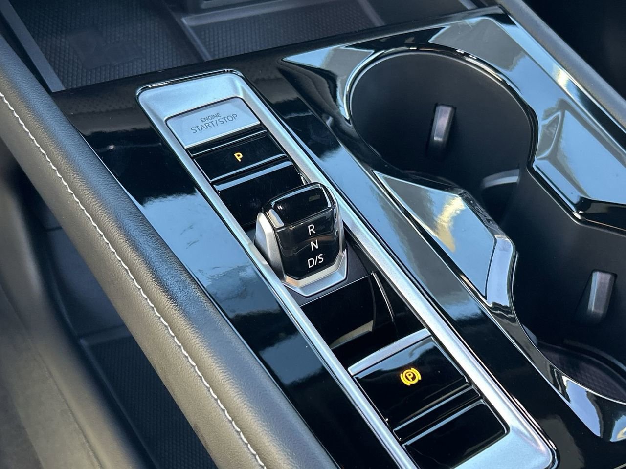 Certified 2024 Volkswagen Atlas Cross Sport SEL Premium R-Line AWD/4WD image 27