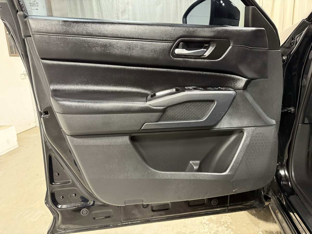 Used 2024 Nissan Pathfinder SL w/ SL Premium Package AWD/4WD image 8