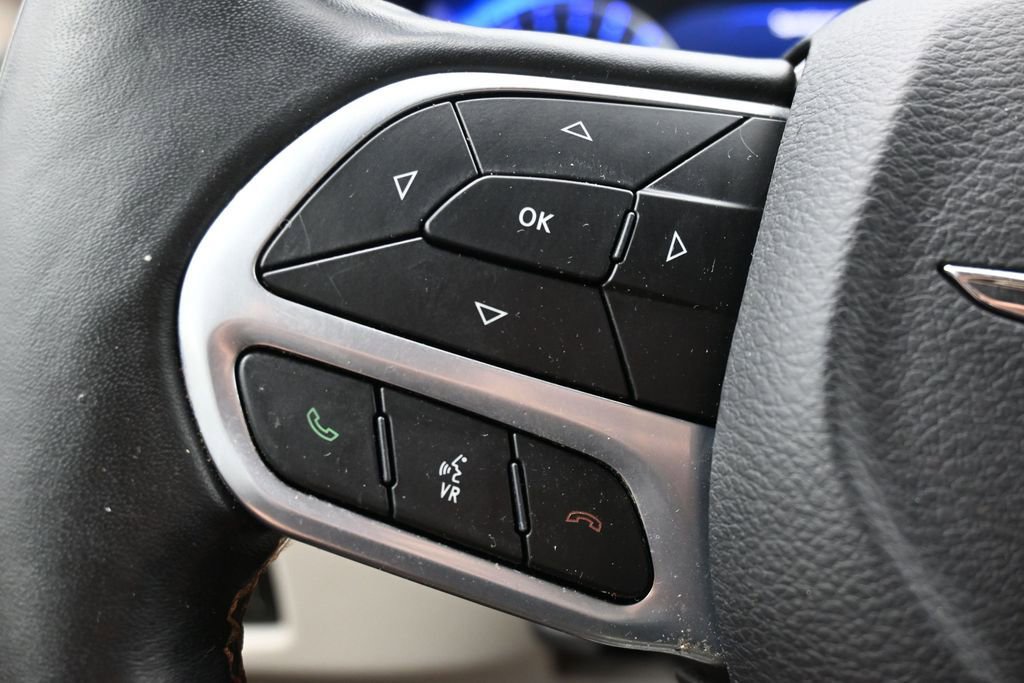 Used 2019 Chrysler Pacifica Touring Plus w/ Advanced Safetytec Group FWD image 23