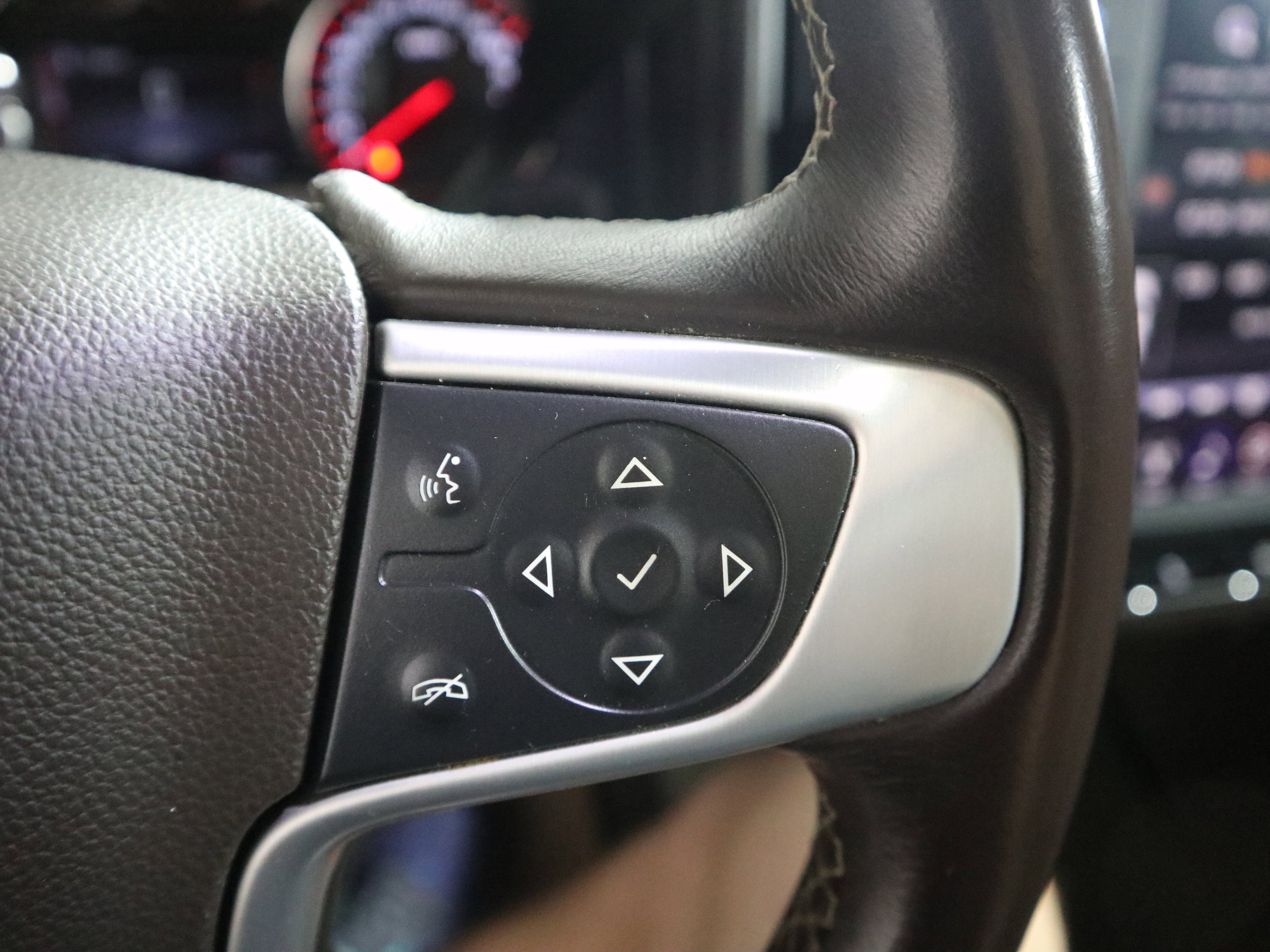 Used 2014 GMC Sierra 1500 SLT w/ Suspension Package, Off-Road image 25