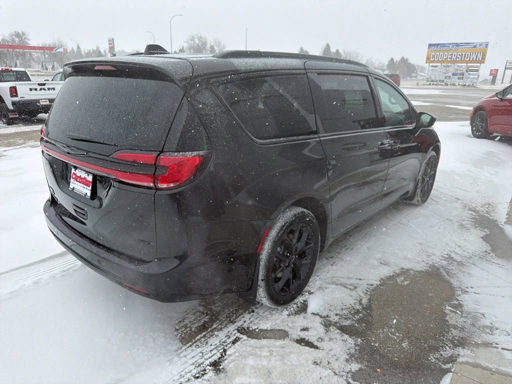 New 2026 Chrysler Pacifica Select image 5