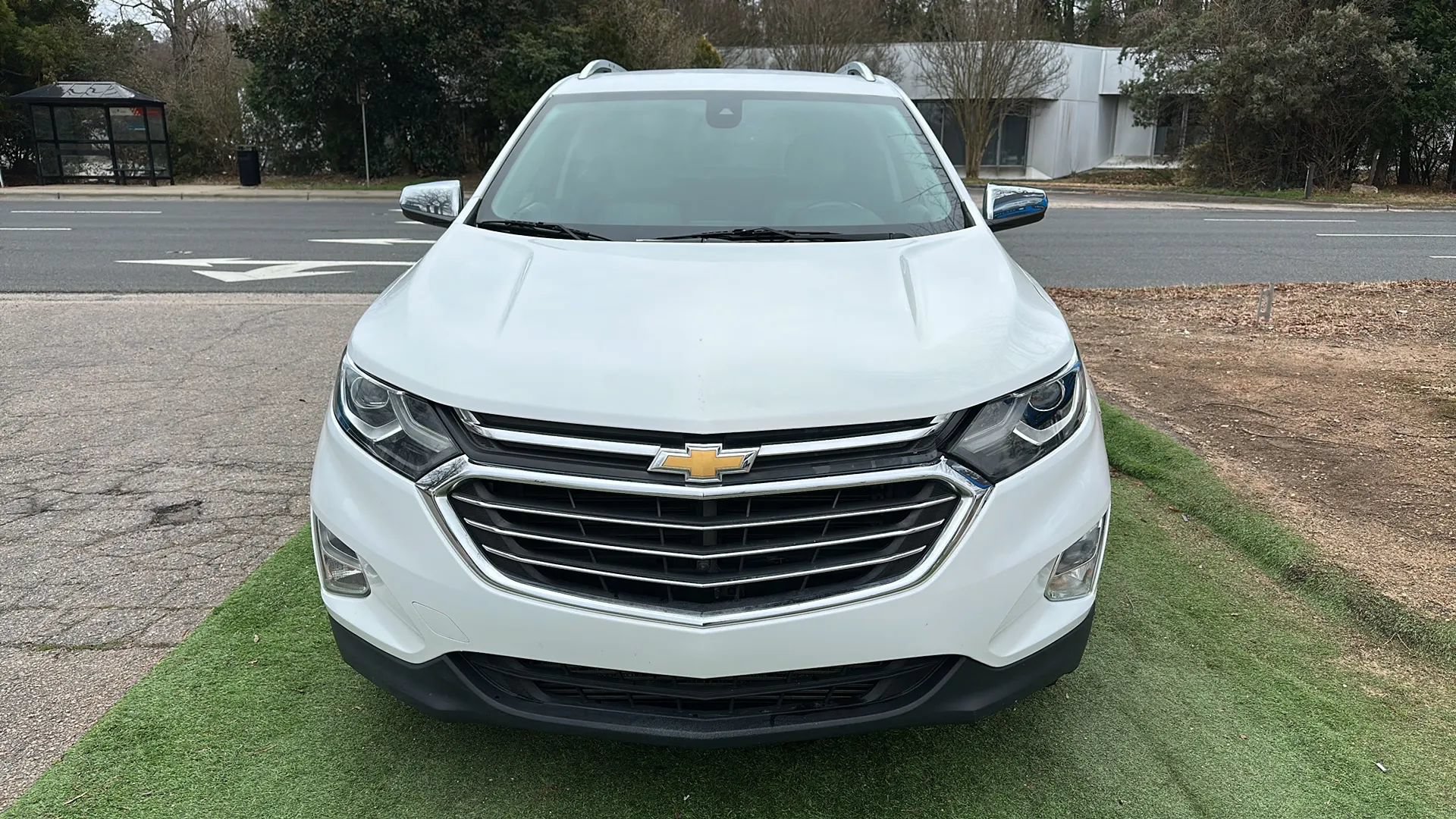 Used 2018 Chevrolet Equinox Premier FWD image 2