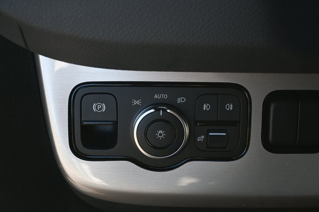 Used 2021 Mercedes-Benz Sprinter 2500 image 9