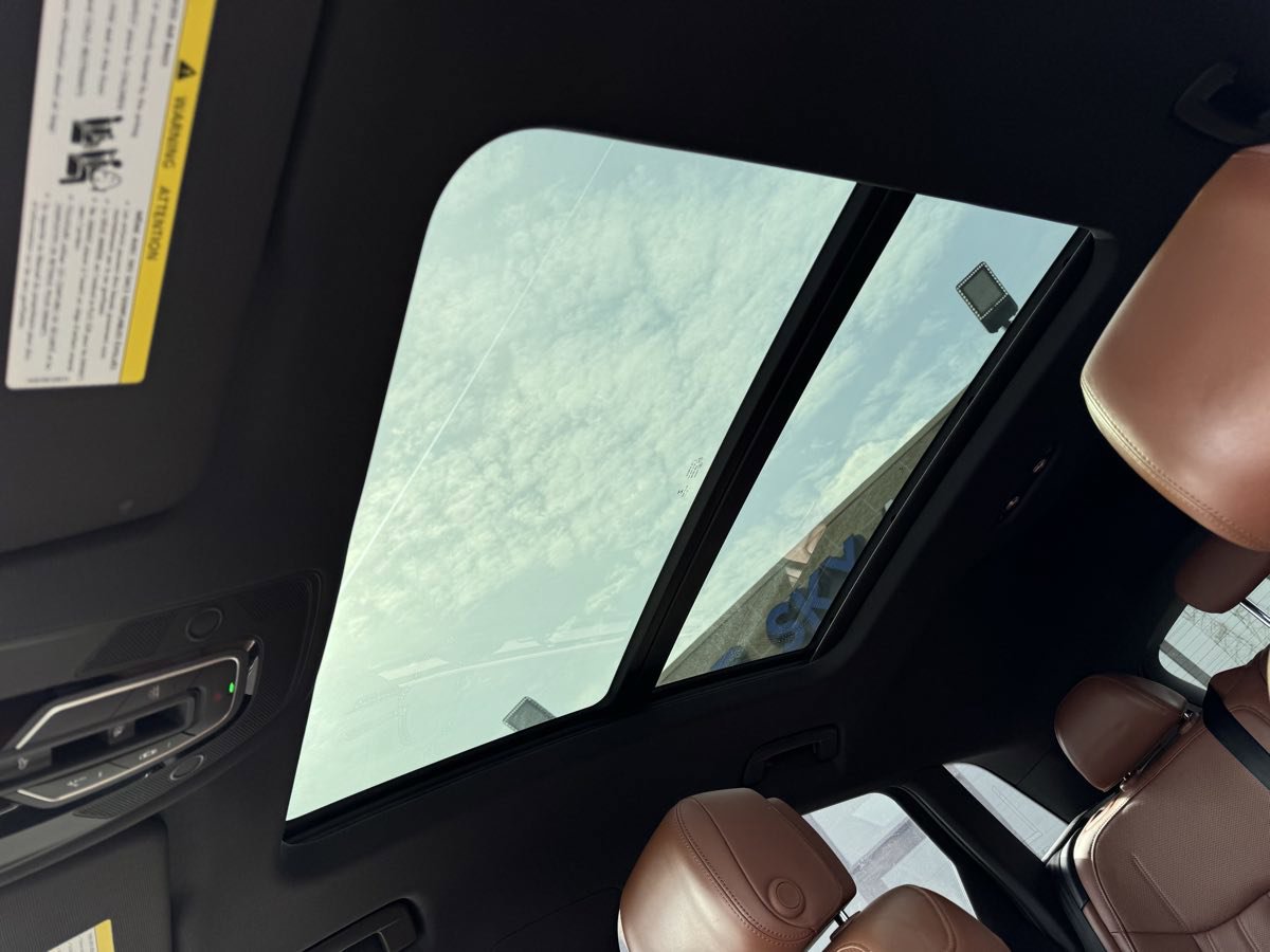 Used 2019 Audi e-tron Prestige w/ Prestige Package image 22