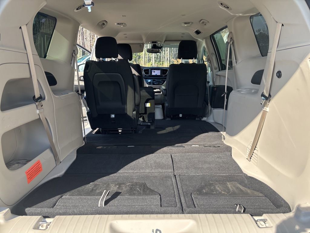 Used 2024 Chrysler Voyager LX FWD image 16