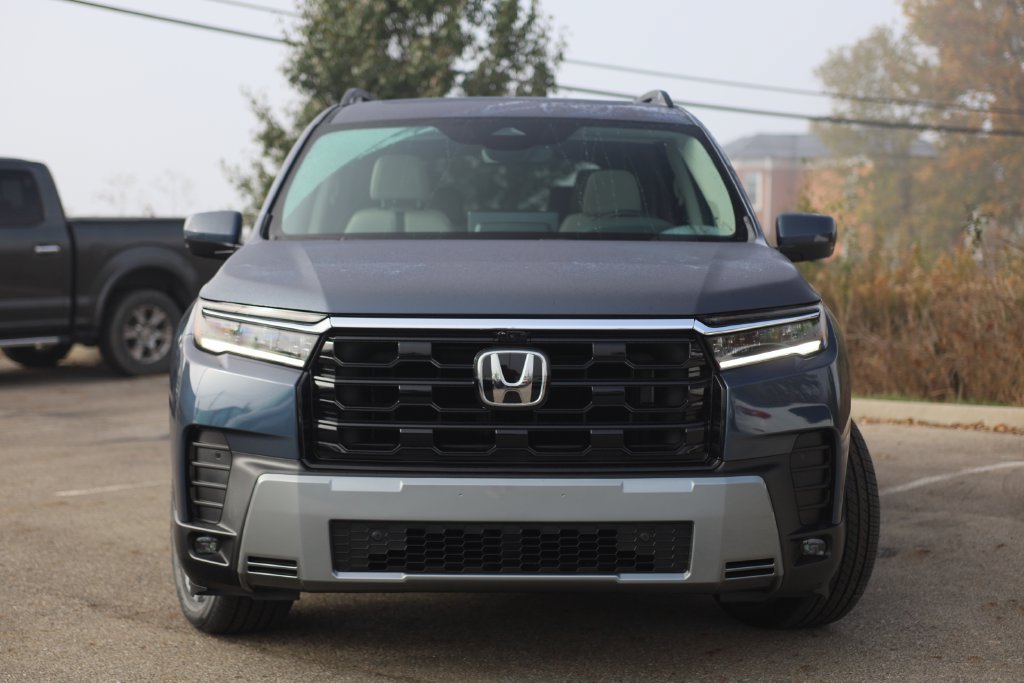 New 2026 Honda Pilot Touring image 2