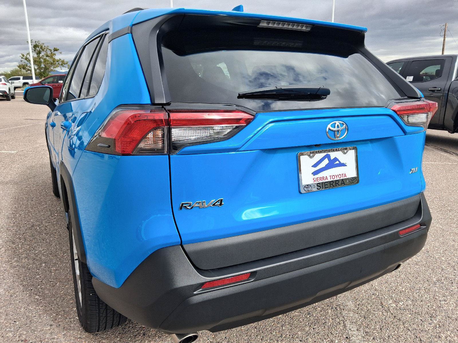 Used 2020 Toyota RAV4 XLE w/ Convenience Package FWD image 11
