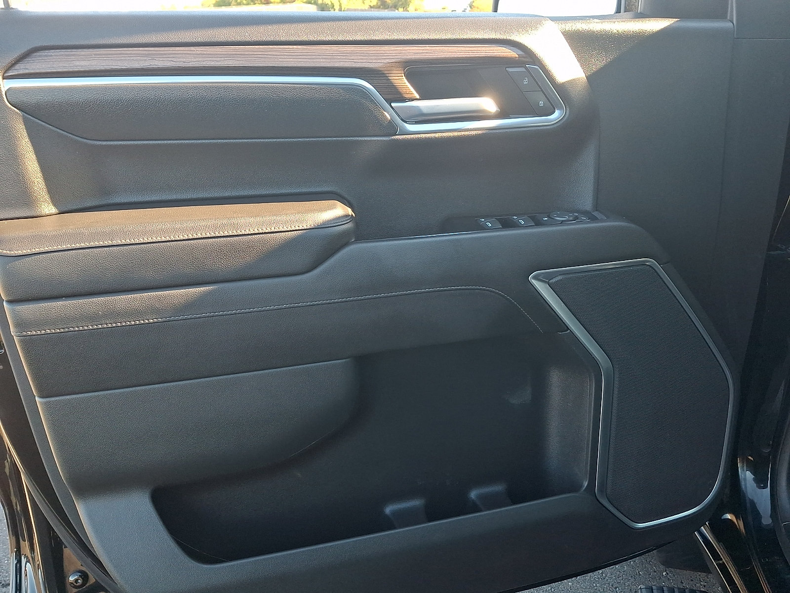 Used 2022 Chevrolet Silverado 1500 LT AWD/4WD image 12
