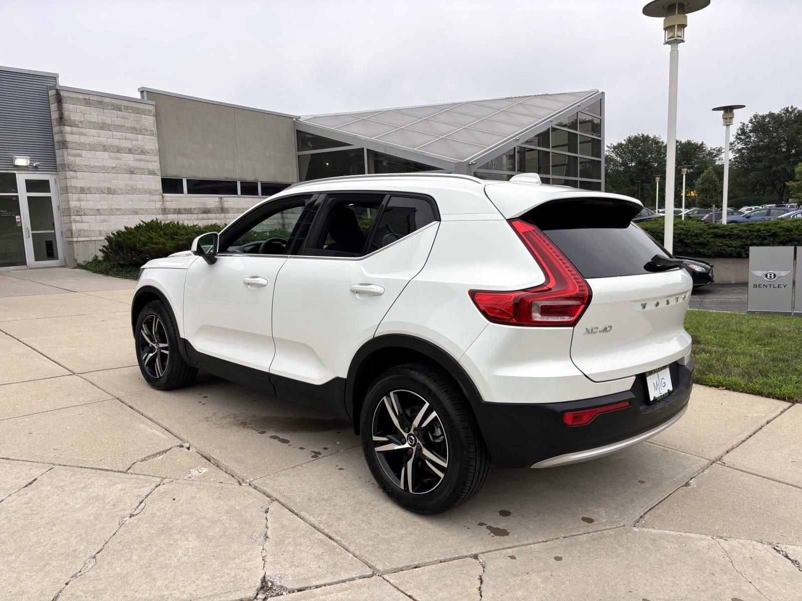 Used 2025 Volvo XC40 B5 Core image 5