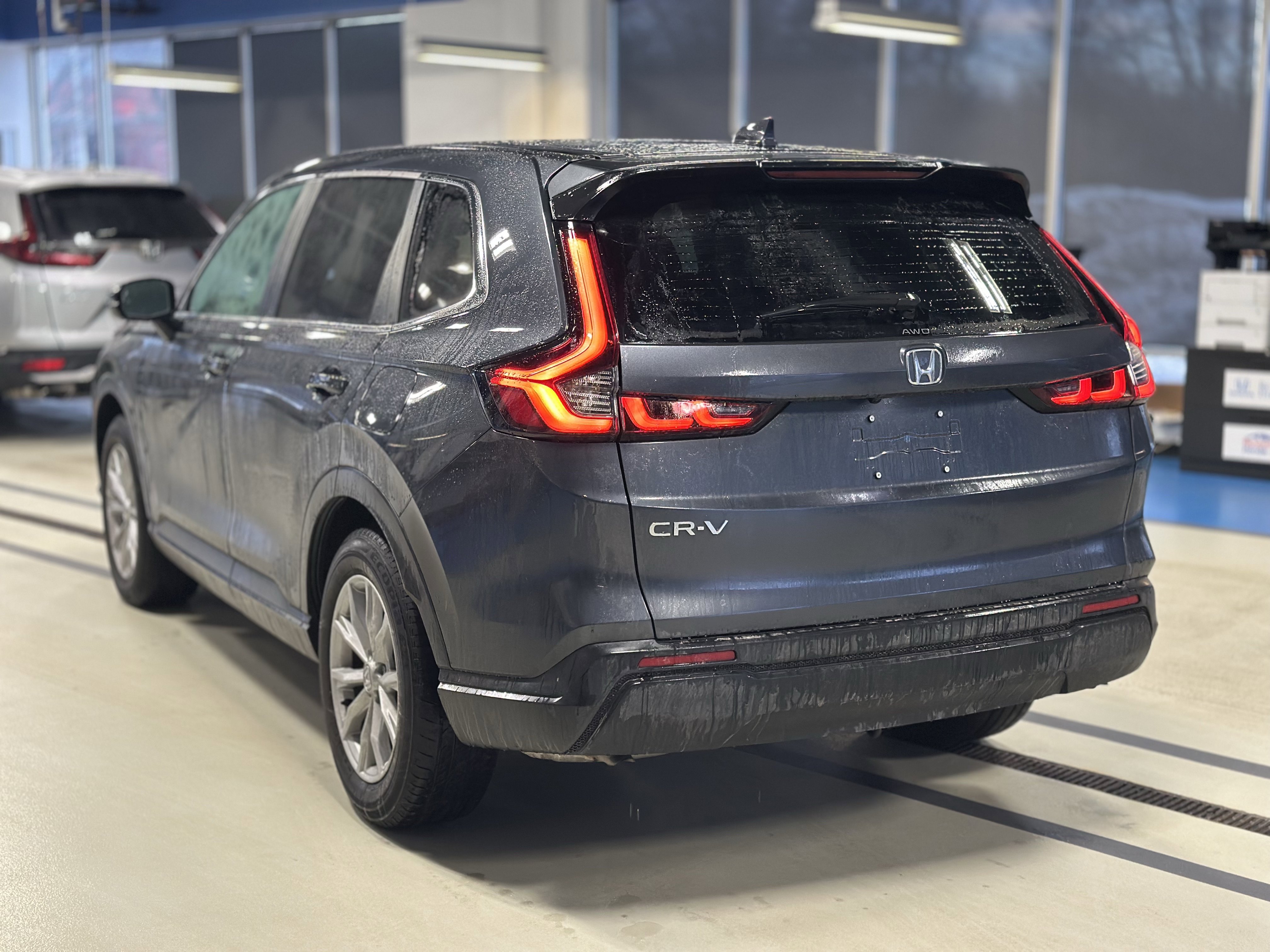 Used 2025 Honda CR-V EX image 8