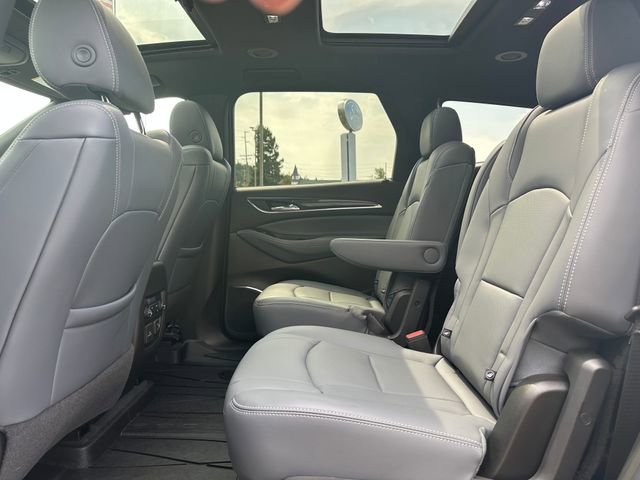 Used 2023 Buick Enclave Premium image 17
