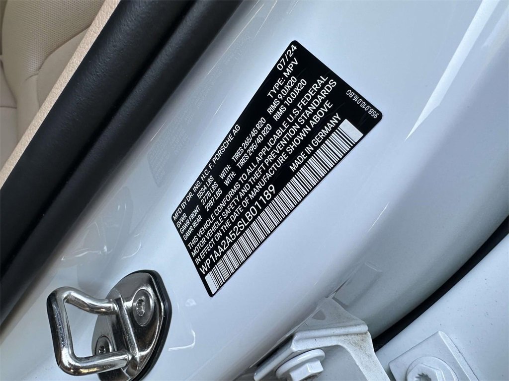 Certified 2025 Porsche Macan Turbo image 7