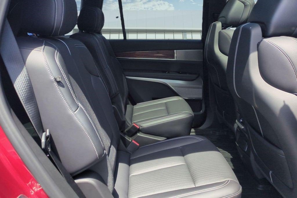 Certified 2026 Cadillac Vistiq Premium Luxury w/ LPO, Floor Liner Package AWD/4WD image 28