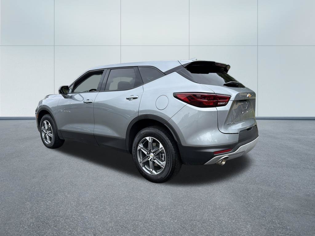 Used 2025 Chevrolet Blazer LT FWD image 7
