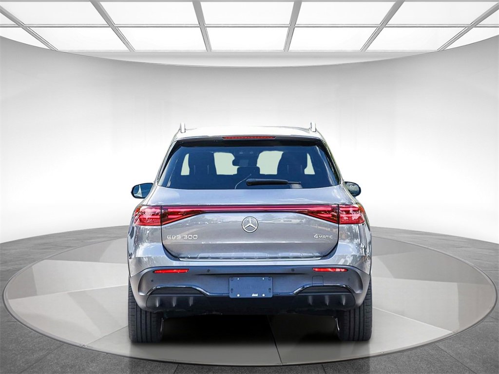 Used 2024 Mercedes-Benz EQB 300 4MATIC image 3