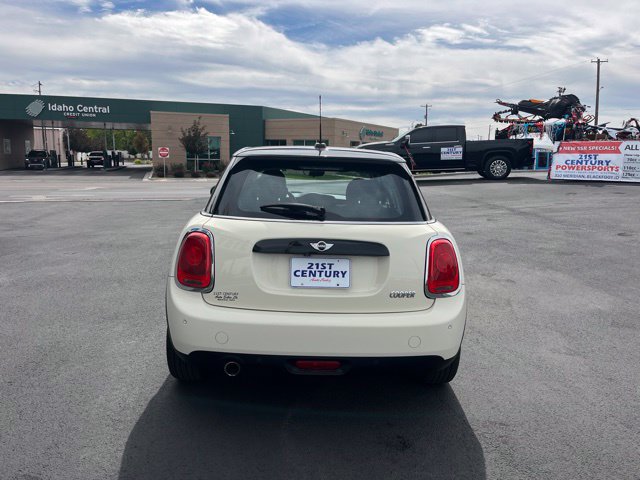 Used 2018 MINI Cooper 4-Door Hardtop FWD image 9