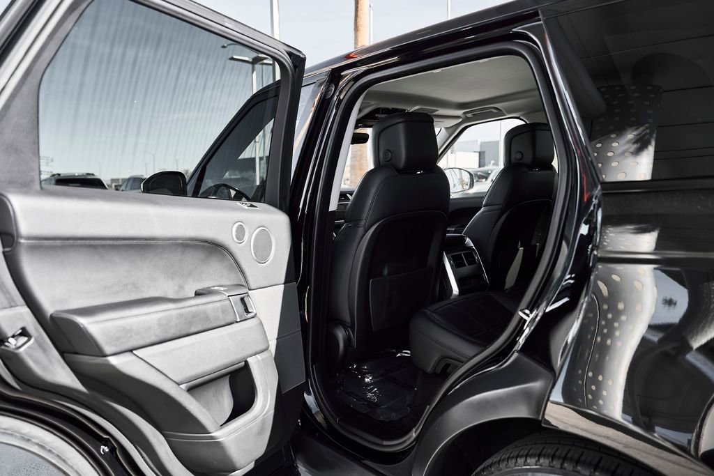 Used 2020 Land Rover Range Rover Sport SE image 14