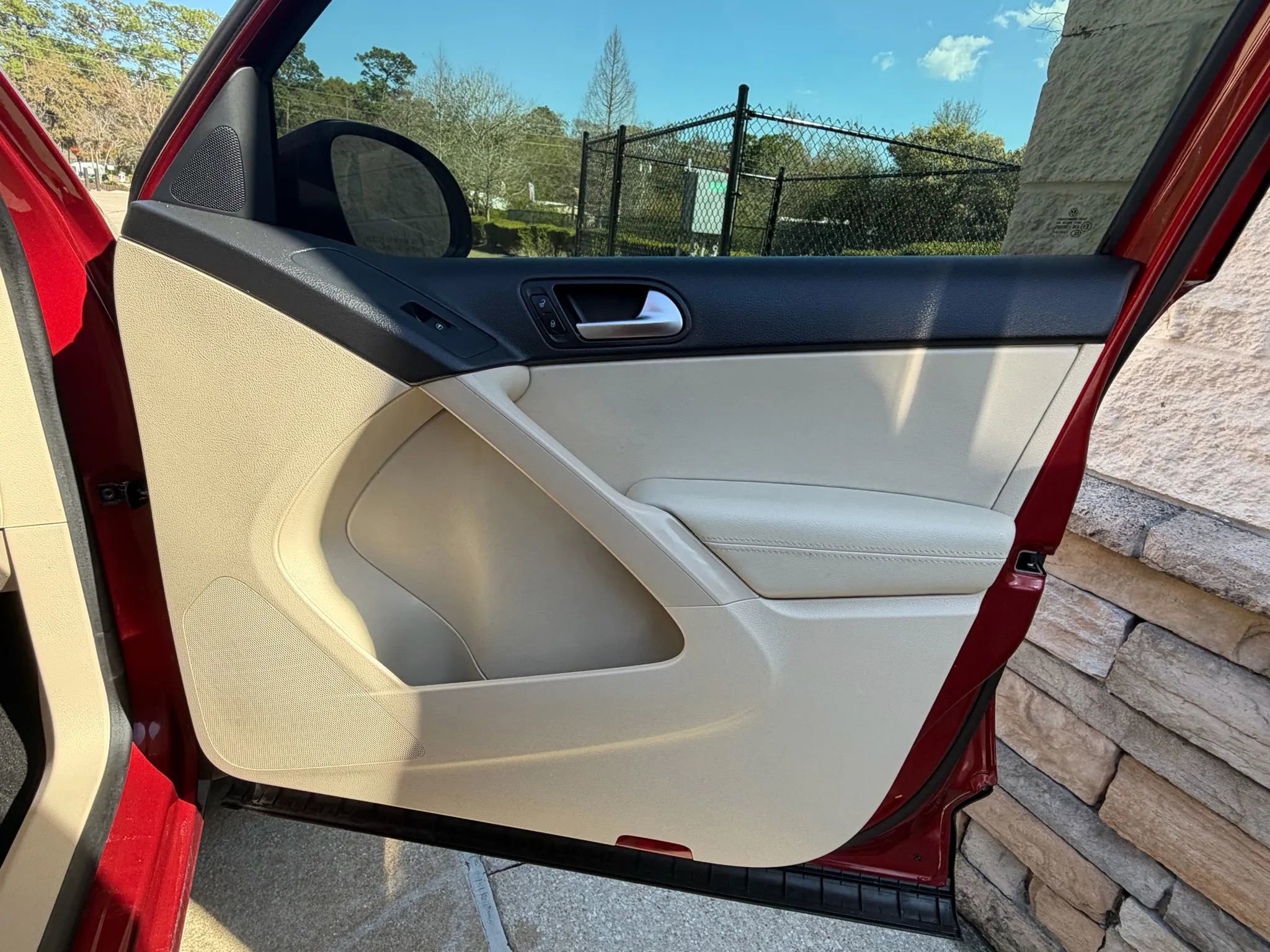 Used 2016 Volkswagen Tiguan S image 32