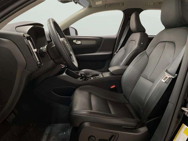 Used 2025 Volvo XC40 B5 Core image 47