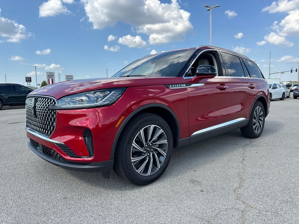 Used 2026 Lincoln Aviator AWD image 2