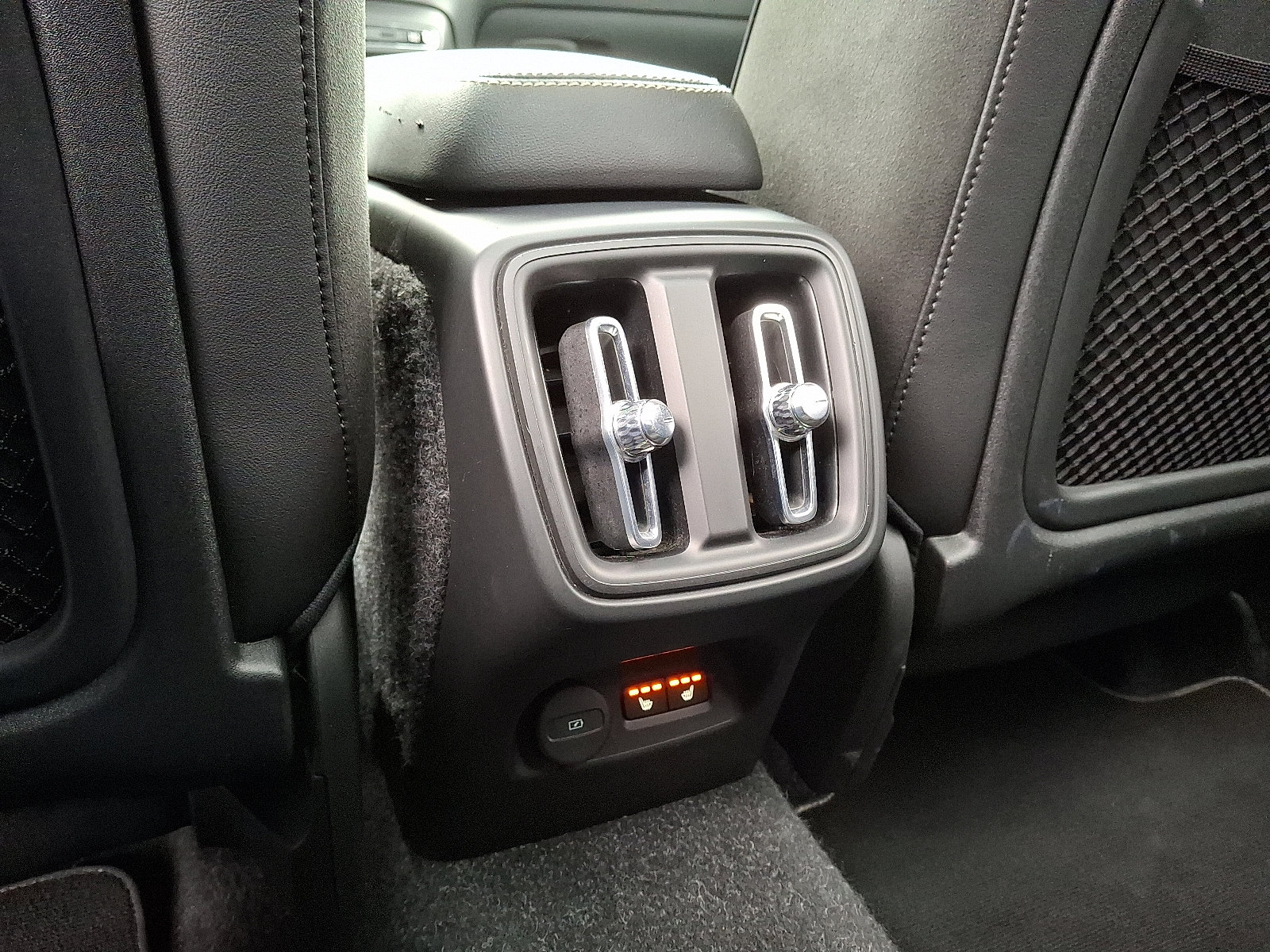 Used 2021 Volvo XC40 T5 R-Design w/ Climate Package image 11