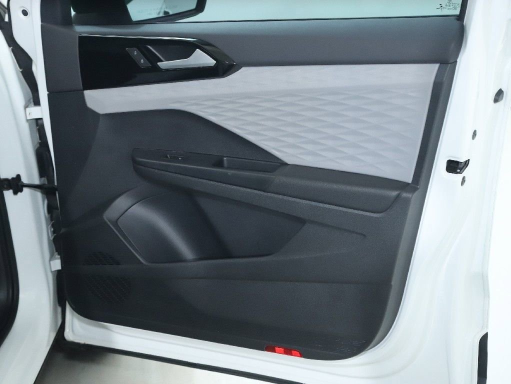 Used 2022 Volkswagen Taos S image 32