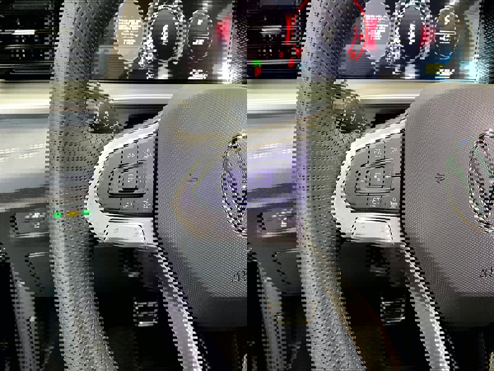 New 2026 Volkswagen Tiguan SE R-Line image 17