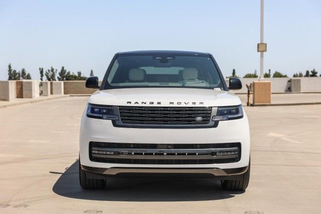 New 2025 Land Rover Range Rover SE image 2