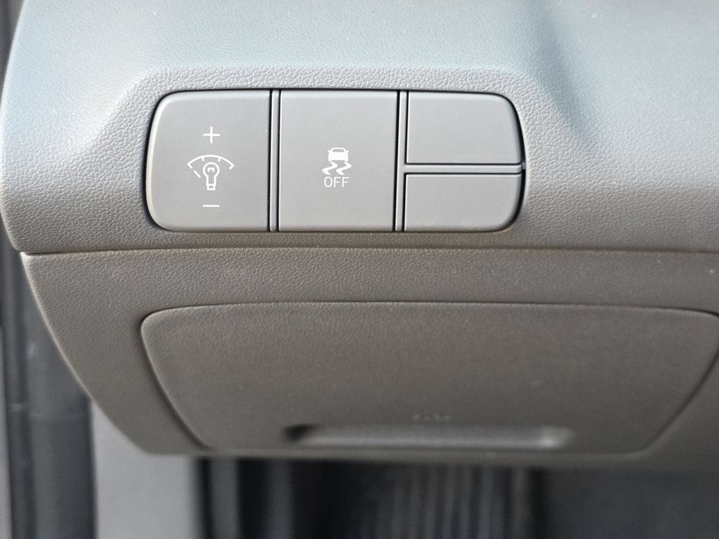 Used 2025 Hyundai Elantra SEL FWD image 24