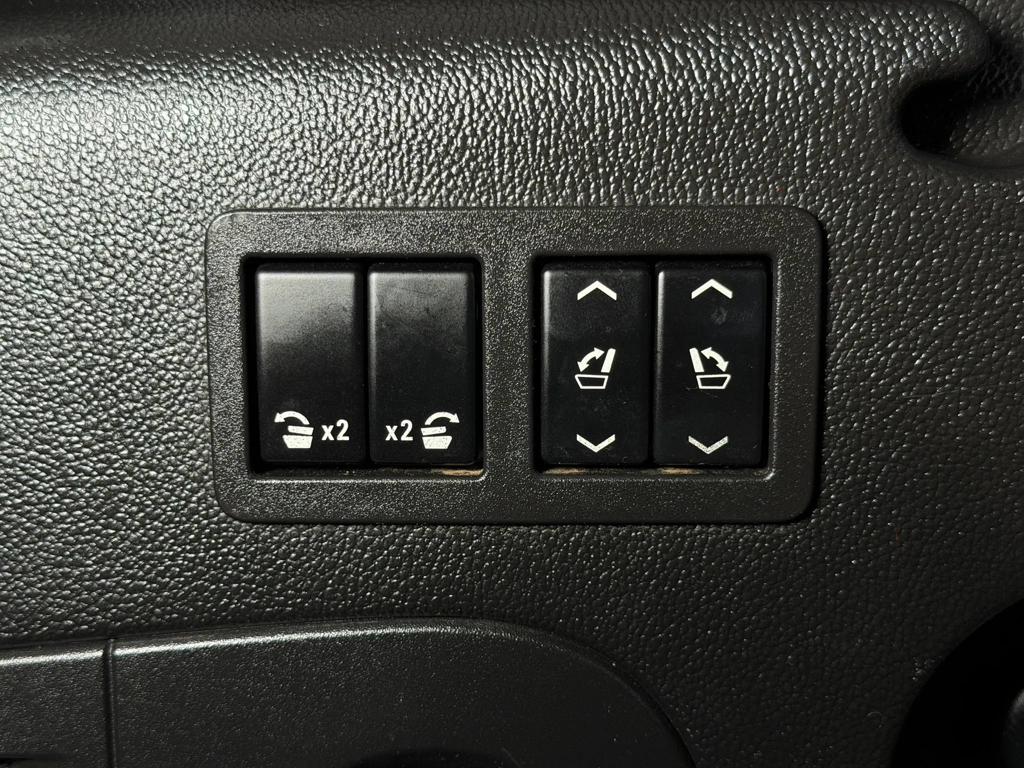 Used 2016 Chevrolet Suburban LTZ RWD image 36