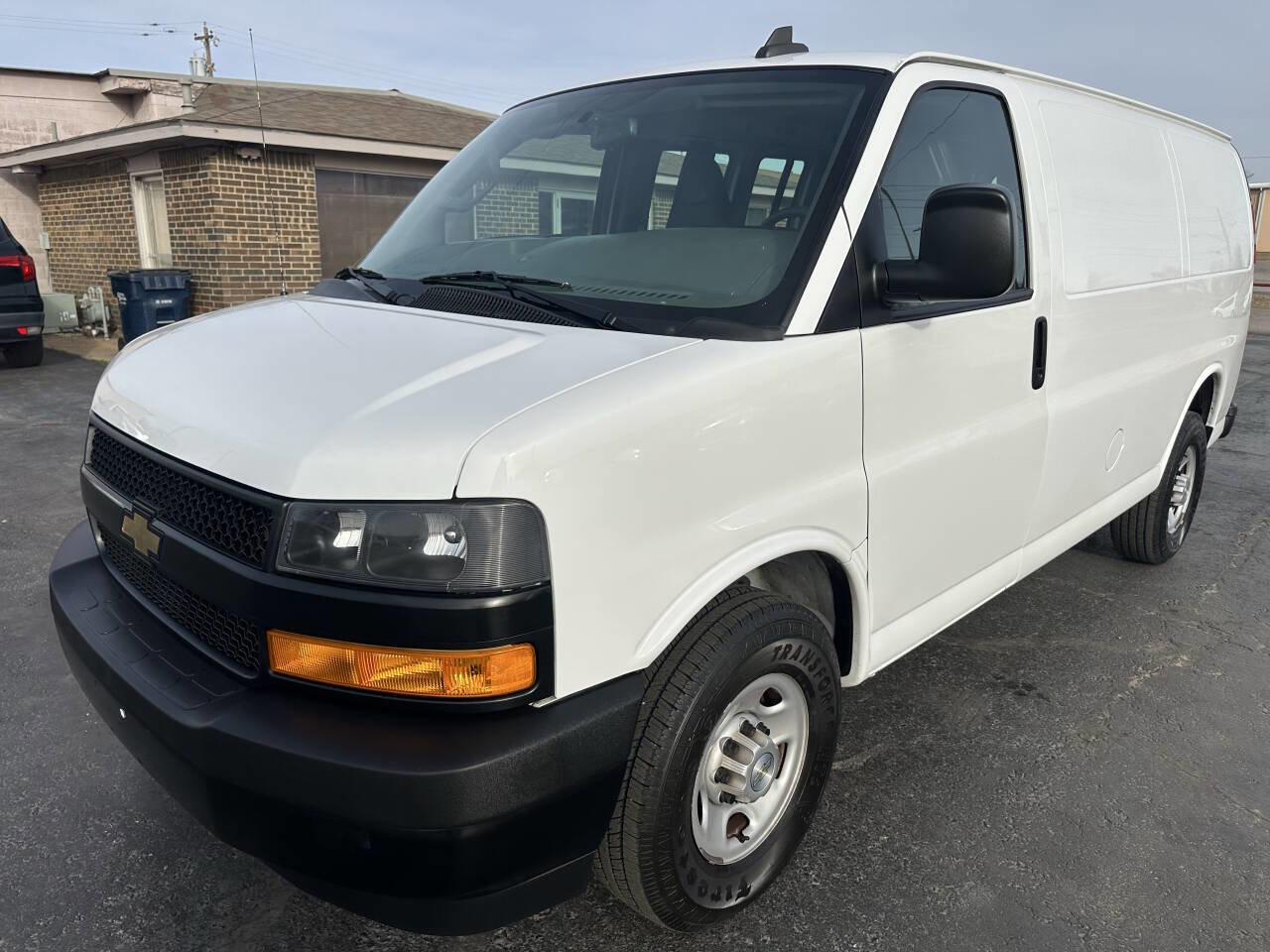 Used 2020 Chevrolet Express 2500 w/ Enhanced Convenience Package image 3