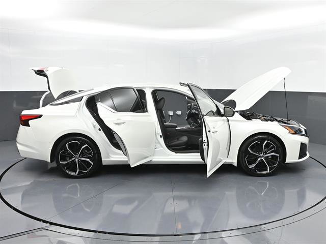 Used 2025 Nissan Altima 2.5 SR image 49