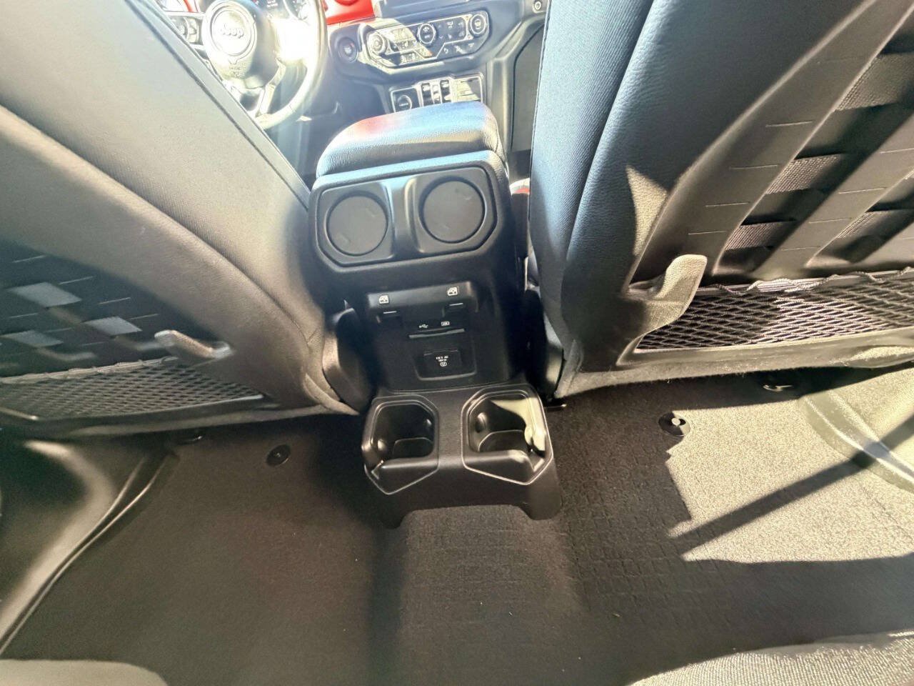 Used 2019 Jeep Wrangler Unlimited Rubicon w/ Cold Weather Group AWD/4WD image 20