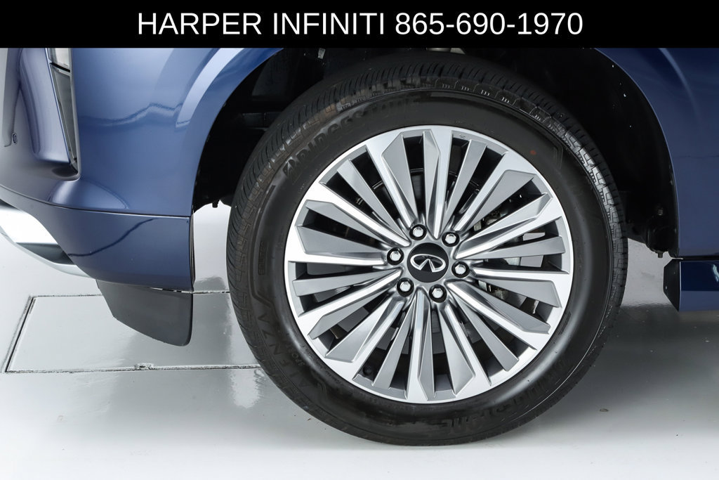 Used 2025 INFINITI QX80 Sensory AWD/4WD image 5