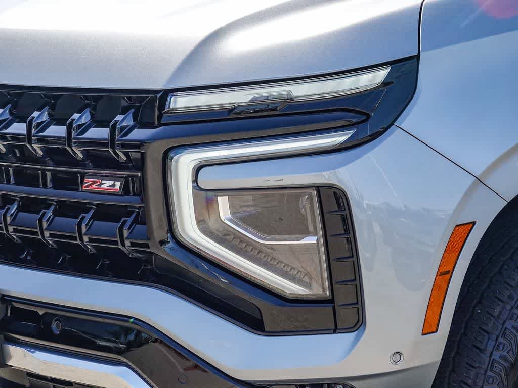 Used 2025 Chevrolet Suburban Z71 AWD/4WD image 8
