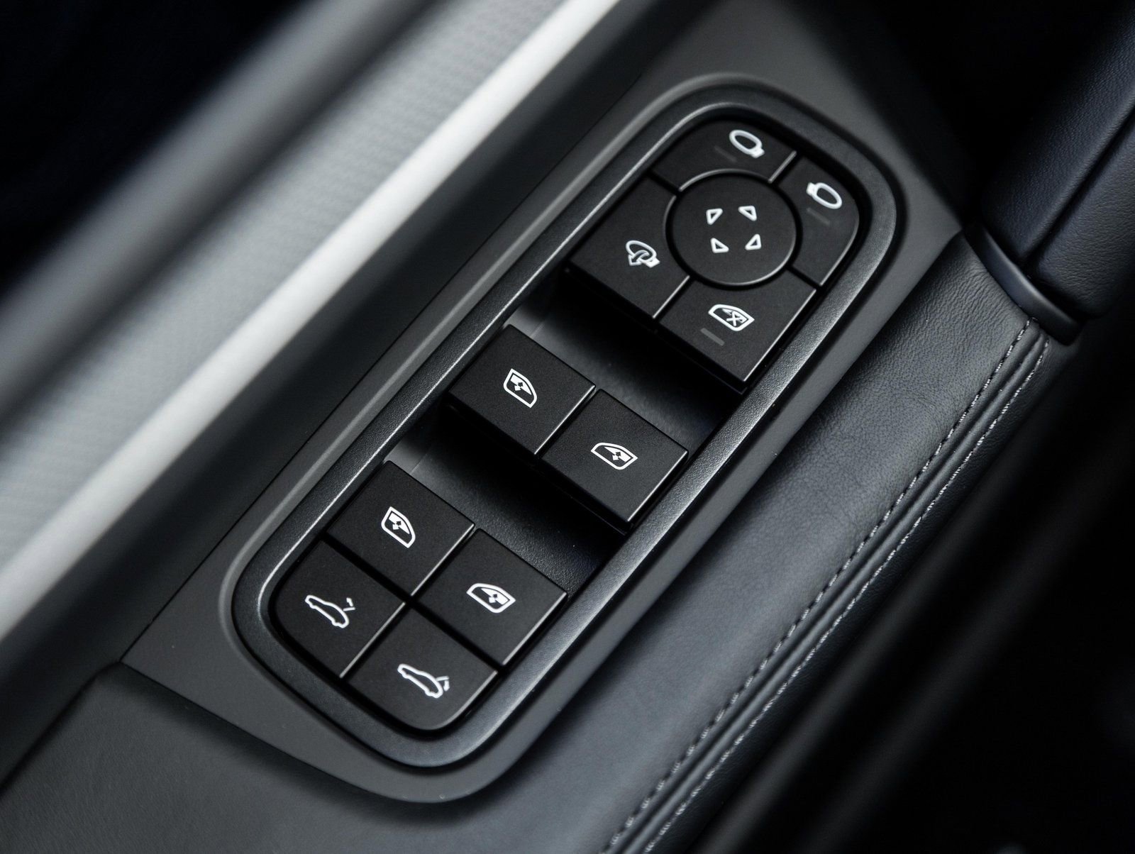 Certified 2026 Porsche Cayenne AWD/4WD image 20