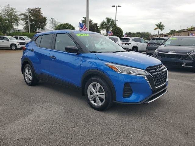 Used 2023 Nissan Kicks S image 3