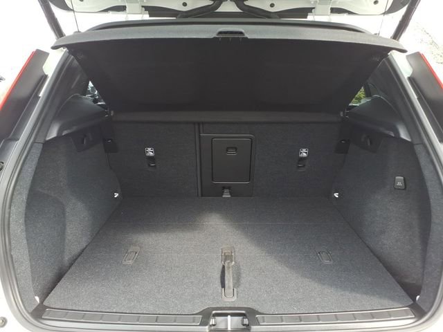 Used 2023 Volvo XC40 B5 Plus w/ Driver Assist Package image 22