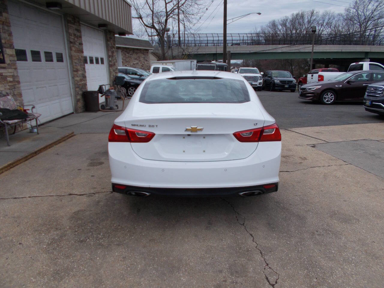 Used 2016 Chevrolet Malibu LT image 4