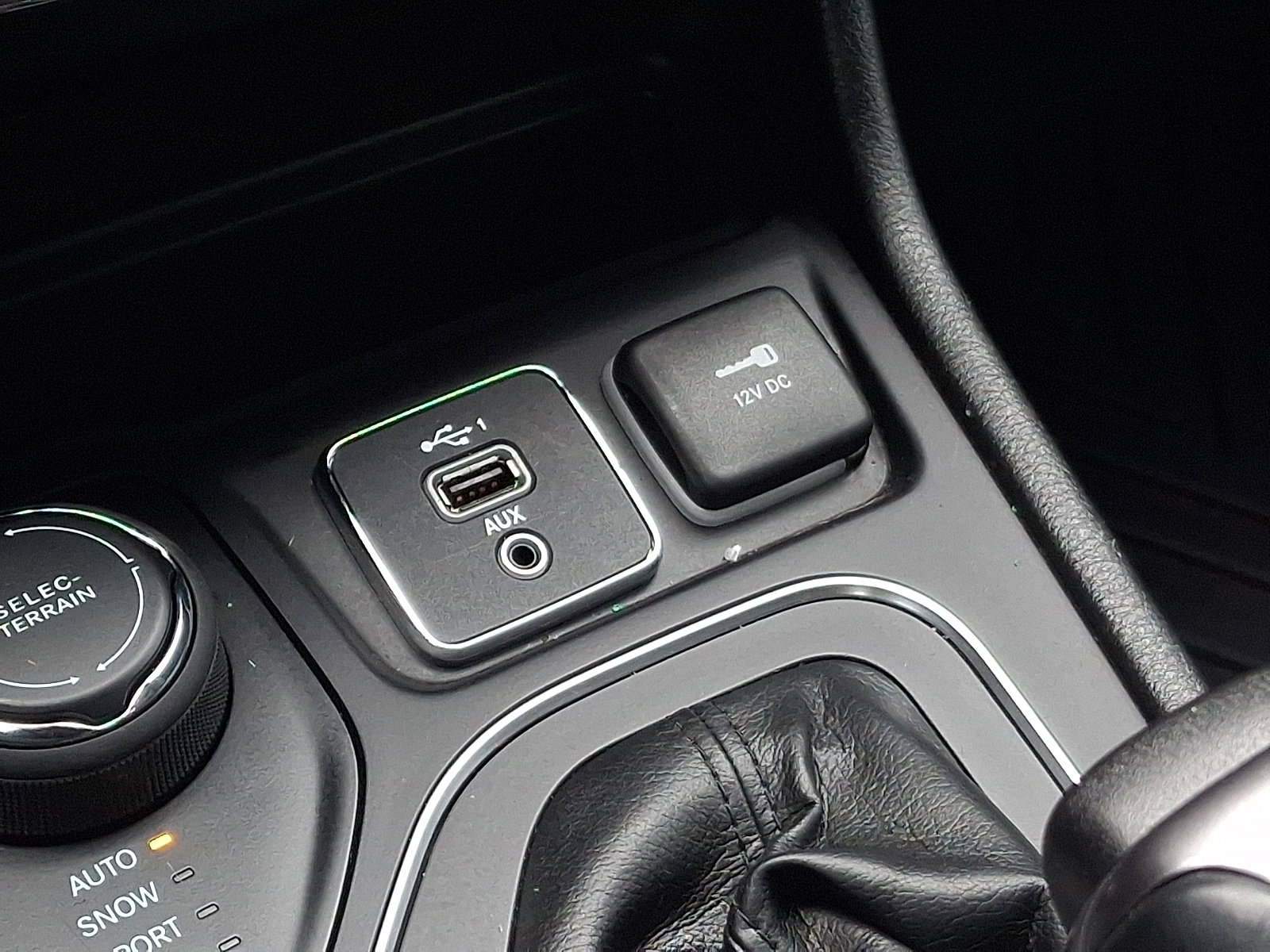 Used 2021 Jeep Cherokee Latitude Lux w/ Comfort/Convenience Group image 24