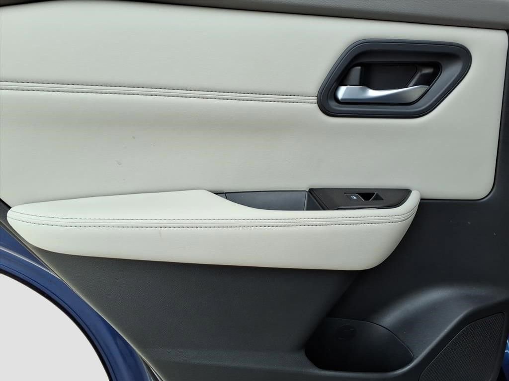 Used 2023 Nissan Rogue SL w/ SL Premium Package FWD image 13