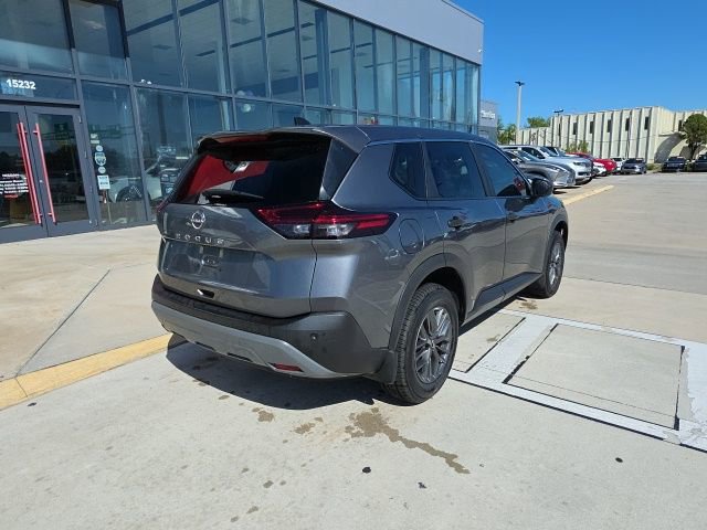 Used 2023 Nissan Rogue S image 4